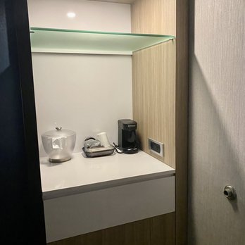 SpringHill Suites by Marriott Kansas City Airport - Entry to our room - Hotels Near Me - Kansas City, Missouri