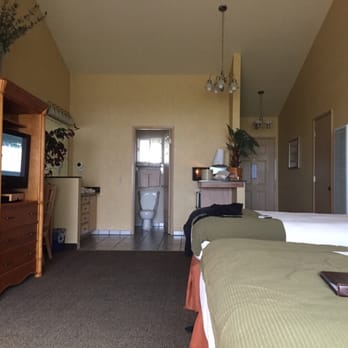 Beachcomber Motel - Double queen size oceanview balcony room - Hotels Near Me - Fort Bragg, California