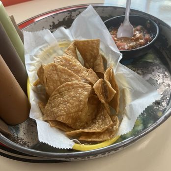 El Tragon Taqueria - CHIPS AND SALSA - Mexican Near Me - Chicago, Illinois