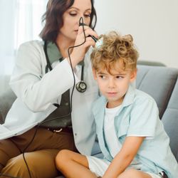 Organic Lice Guru - We do a thorough diagnosis before the treatment. We show you the eggs and bugs so you can trust us.