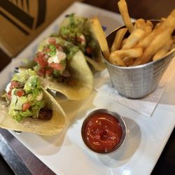 The Village Pub - Tacos