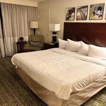 Charleston Marriott Town Center - Accessible room - Hotels Near Me - Charleston, West Virginia Charleston Marriott Town Center - Accessible room - Hotels Near Me - Charleston, West Virginia