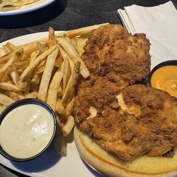 Ale Emporium - Hellyah chicken with ff - Pizza Near Me - Avon, Indiana