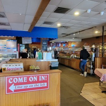 Joe Willy's - the inside of the restaurant - American Near Me - Rockwall, Texas