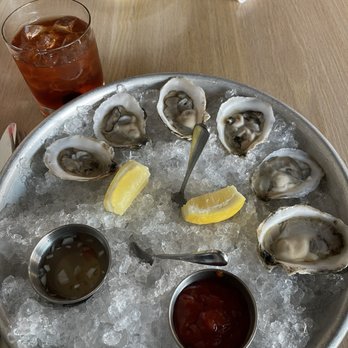 Feather & Wedge - Half dozen raw oysters - American Near Me - Rockport, Massachusetts Feather & Wedge - Half dozen raw oysters - American Near Me - Rockport, Massachusetts