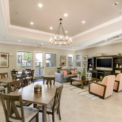 Lincoln Creek - Community clubhouse with seating and dining areas
