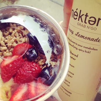 Nekter Juice Bar - Banana Berry Acai bowl - Juice Bars & Smoothies Near Me - Brea, California