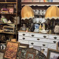 Tumbleweed Express Antiques & Collectibles - Vintage Furniture, Lamps, and Collectibles