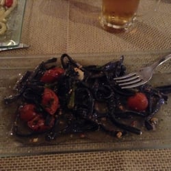 'Ntonia - Tagliatelle al nero di seppia, gamberi e mandorle