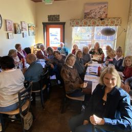 A full house! This place is great! (Photo by Deanna Troy Travels) A full house! This place is great! (Photo by Deanna Troy Travels)