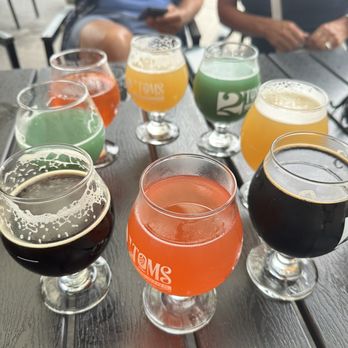 2Toms Brewing - Luau beers and seltzers - Breweries Near Me - Fort Wayne, Indiana