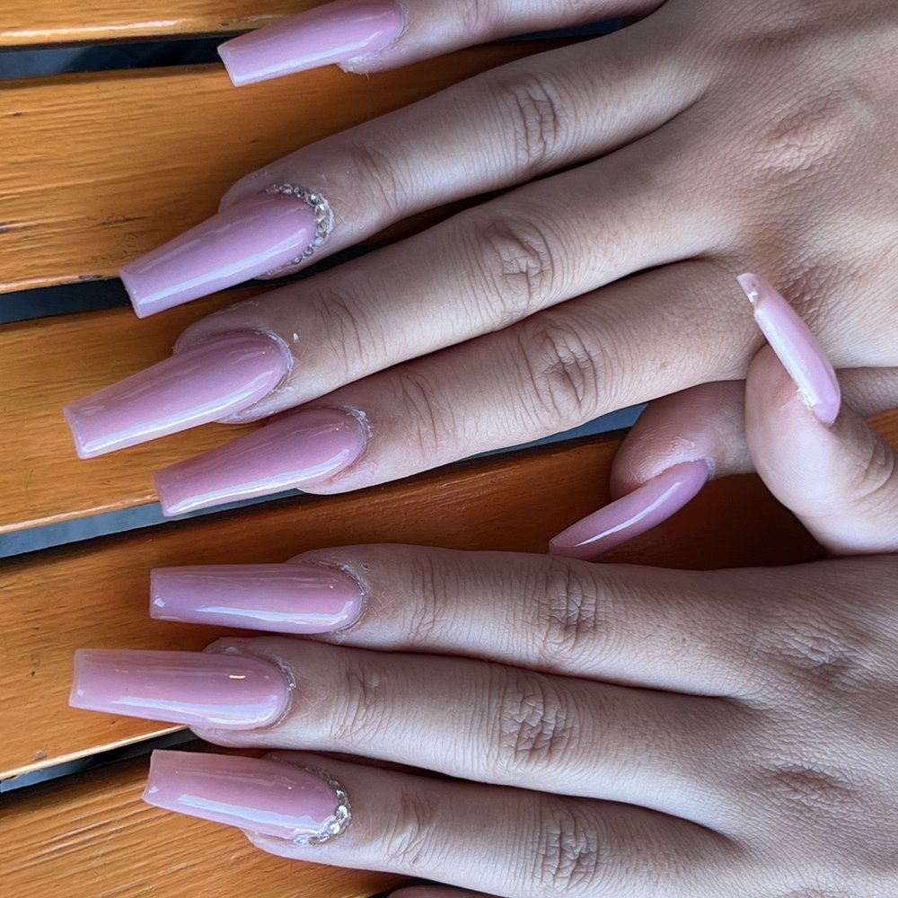 Love Nails - There's nail glue all around my finger and my cuticles are not clean - Nail Salons Near Me - Campbell, California