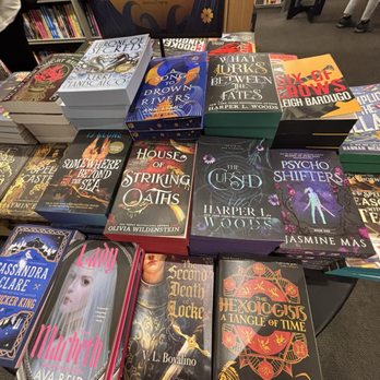 Barnes & Noble - Fantasy Table Selection - Bookstores Near Me - Studio City, California Barnes & Noble - Fantasy Table Selection - Bookstores Near Me - Studio City, California