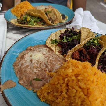 Guac N Tacos - Vegan Tacos (Mushroom, Cilantro, Onion) with Vegetarian sides (Has cheese) - Tacos Near Me - Elmhurst, Illinois Guac N Tacos - Vegan Tacos (Mushroom, Cilantro, Onion) with Vegetarian sides (Has cheese) - Tacos Near Me - Elmhurst, Illinois