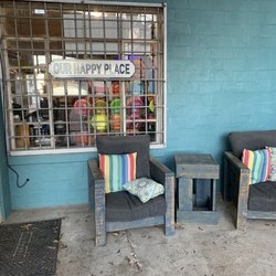 Pojo Coffee Shoppe - Outdoor seating