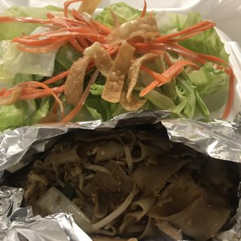 Bhan Baitong - Lunch Special Pad See Ew with Salad To-Go - Thai Near Me - Lake Forest, California