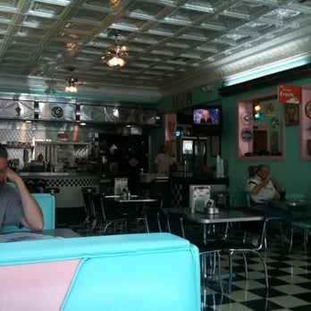 Fenders Diner - 2nd Dining Hall - Diners Near Me - Cornelia, Georgia