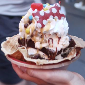 Plaza Ice Cream Parlor - Brownie Sundae - Ice Cream & Frozen Yogurt Near Me - Lake Buena Vista, Florida Plaza Ice Cream Parlor - Brownie Sundae - Ice Cream & Frozen Yogurt Near Me - Lake Buena Vista, Florida