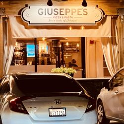 Giuseppes Restaurant and Pizzeria - Parking lot