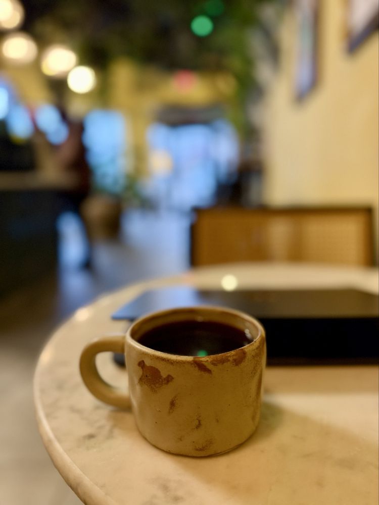 Roots juice and coffee bar