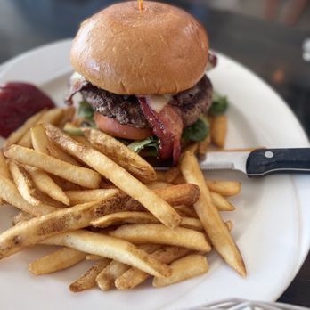 Ada’s Fish House - Burger - Seafood Near Me - Pismo Beach, California