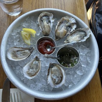 The Salty Pearl - Delicious mixed oysters - Seafood Near Me - Oakland, California
