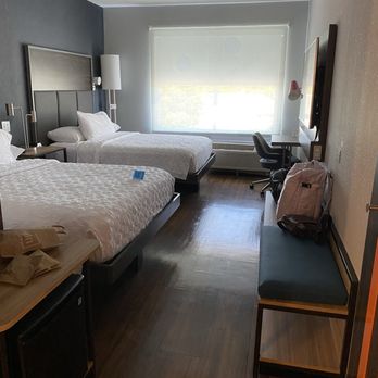 Tru By Hilton Savannah Midtown - Double beds with sitting or luggage bench - Hotels Near Me - Savannah, Georgia Tru By Hilton Savannah Midtown - Double beds with sitting or luggage bench - Hotels Near Me - Savannah, Georgia