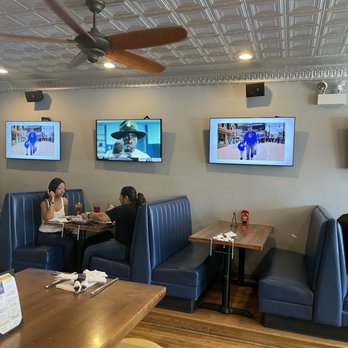 Easy Street - Dining room area - Pizza Near Me - Chicago, Illinois