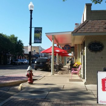 Maxine's Cafe & Bakery - Storefront - Breakfast & Brunch Near Me - Bastrop, Texas