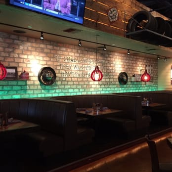 Ford's Garage - Burgers Near Me - Brandon, Florida