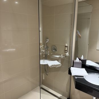 Vila Gale Collection Tomar - Shower - Hotels Near Me - Tomar, 14
