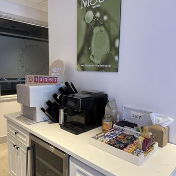 MeSO Medspa - Snack and Drink Bar - Body Contouring Near Me - Newport Beach, California