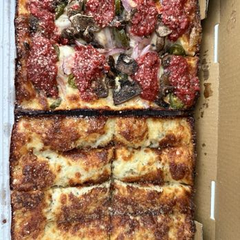 Palazzo Di Pizza - Pizza and cheese bread - Pizza Near Me - Royal Oak, Michigan Palazzo Di Pizza - Pizza and cheese bread - Pizza Near Me - Royal Oak, Michigan