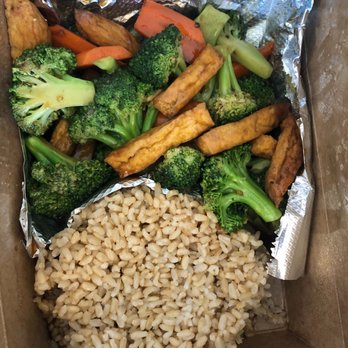Loving Hut - Delight broccoli with tofu and brown rice - Vegan Near Me - Orange, California