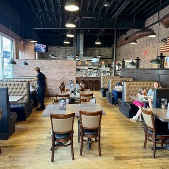 J Roo's Restaurant - Interior - Pizza Near Me - North Haven, Connecticut
