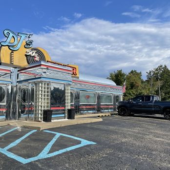 Dj's 50's & 60's Diner - Building outside - Diners Near Me - Fairmont, West Virginia