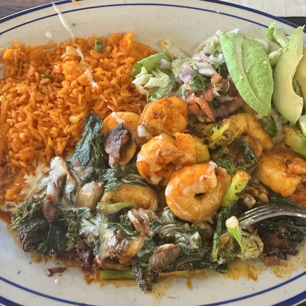 El Mezcal Mexican Restaurant Mount Dora - This rice is rich with saffron, tasty. Shrimp with mushrooms and spinach with aside of avocados   Mouth watering. - Mexican Near Me - Mt Dora, Florida