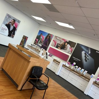 T-Mobile - Mobile Phones Near Me - Winchester, California