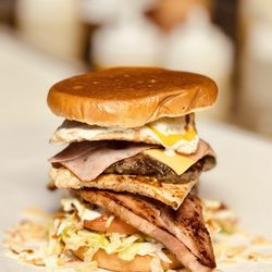 Pabellon Food Trailer - Hamburguesa triple