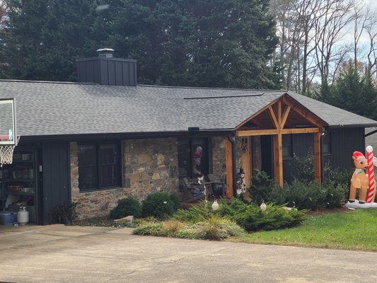 Big or Small, we roof it all! - We are roofing specialists. Primarily, we do metal roofs and shingle roofs. We have a variety of options you can choose from. Our team of experts perform excellent work and we stand behind all our products and workmanship. Call us today for a free consultation! Big or Small, we roof it all! - We are roofing specialists. Primarily, we do metal roofs and shingle roofs. We have a variety of options you can choose from. Our team of experts perform excellent work and we stand behind all our products and workmanship. Call us today for a free consultation!