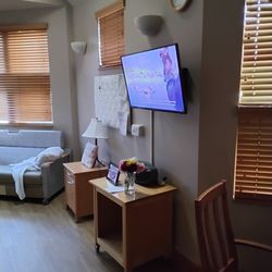 Rose Arbor Hospice - Patients room