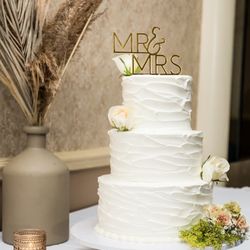 Crystal Sky Banquets - The cake that came with our package.