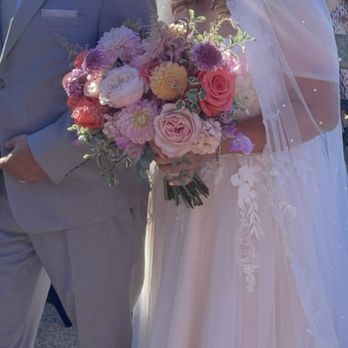 De Young Flowers - Bridal boquet - Party & Event Planning Near Me - Campbell, California