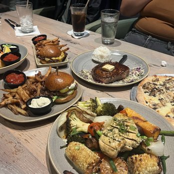 Moku Kitchen - Cocktail Bars Near Me - Honolulu, Hawaii