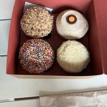 Sprinkles Georgetown - Sprinkles cupcake, cookie cupcake, triple cinnamon cupcake, vanilla cupcake - Bakeries Near Me - Washington, DC, District of Columbia Sprinkles Georgetown - Sprinkles cupcake, cookie cupcake, triple cinnamon cupcake, vanilla cupcake - Bakeries Near Me - Washington, DC, District of Columbia