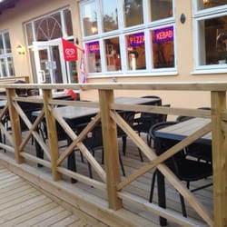 Pizzeria Pandora - Seats outside, and wheelchair access.