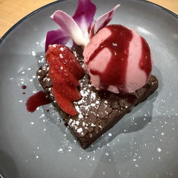 Ex Novo Brewing - brownie with a scoop of raspberry sorbet & fresh strawberries - Breweries Near Me - Albuquerque, New Mexico