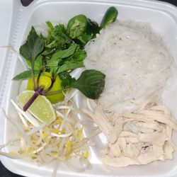 Tyummi Cafe - Stuff for Chicken pho to go