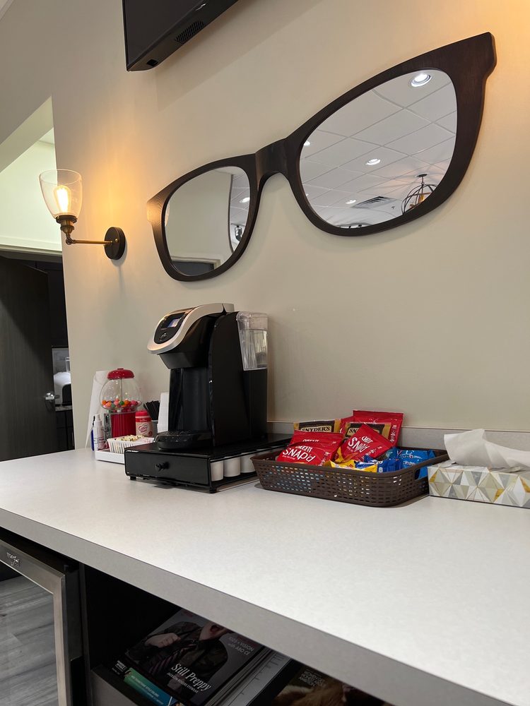 ESSENTIAL EYECARE & OPTICAL Updated October 2024 14 Photos 108 S