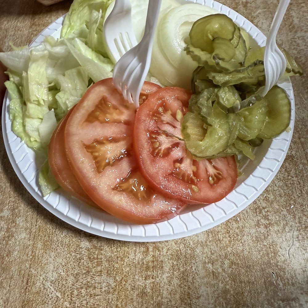 El Hamburguer - Iceberg lettuce, sliced tomato, and pickles (all for burger toppings) - Burgers Near Me - San Juan, Puerto Rico
